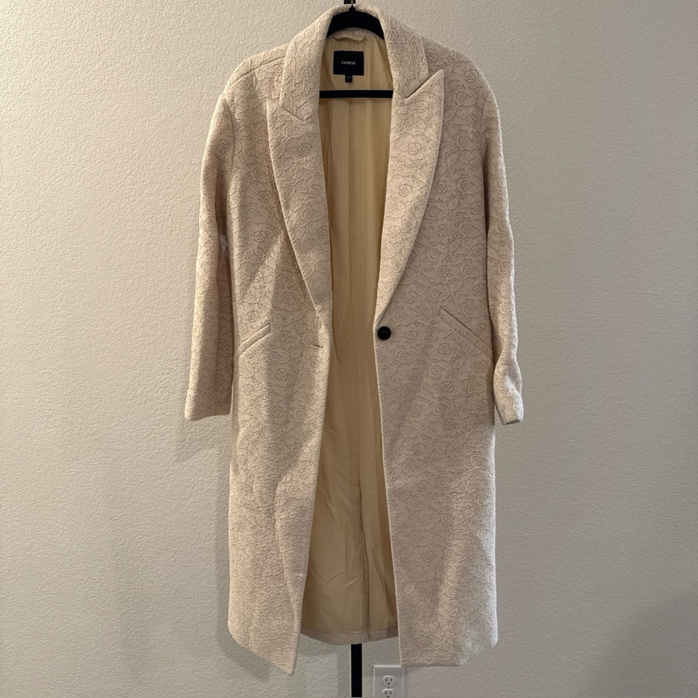 NEW EXPRESS Sample Size Cream lace Overcoat Size SM